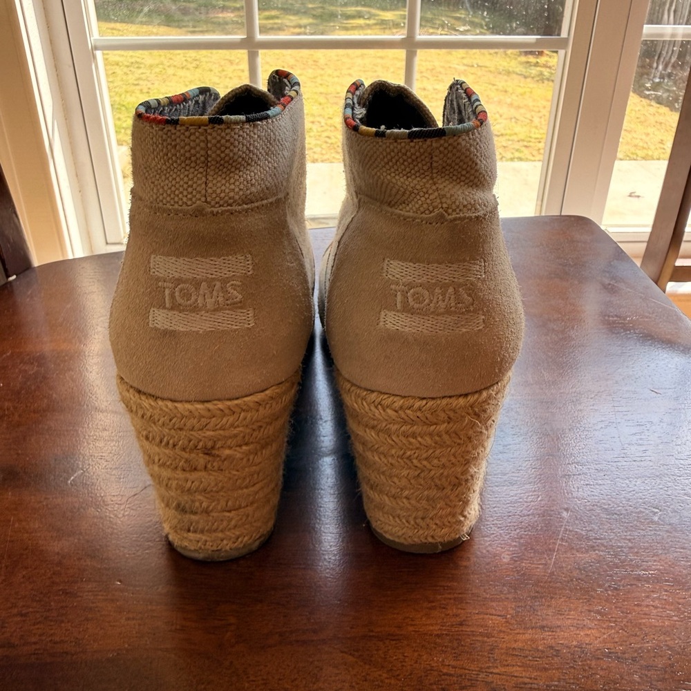 Toms Beige Suede Espadrille Wedge Ankle Shoes with Multicolor Trim - Size 9